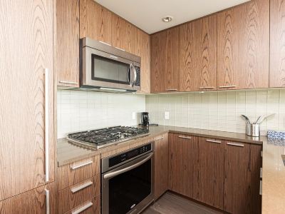 Coquitlam Center Bright & Modern 1BR Parking included Steps to SkyTrain | Pool & Gym