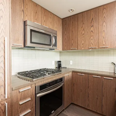 Coquitlam Center Bright & Modern 1BR Parking included Steps to SkyTrain | Pool & Gym
