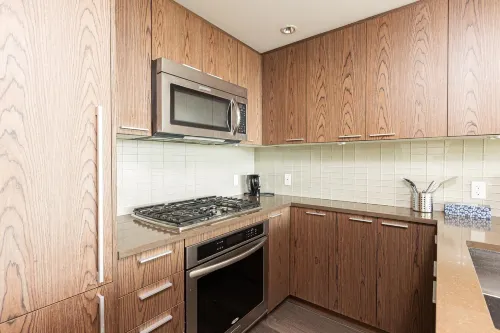 Coquitlam Center Bright & Modern 1BR Parking included Steps to SkyTrain | Pool & Gym - 3-Star