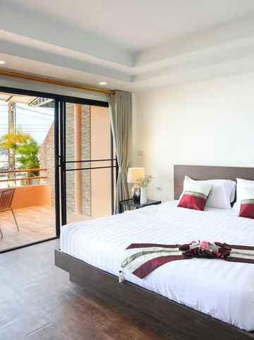 รูปภาพของEnjoy Sunset Rainbow Alley - WOW Townhouse at Patong Hill