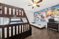 5-Bed Home with Pool & Mini Golf in Boynton Beach