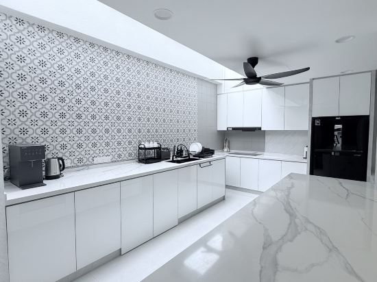 Marble Manor - Elegant Landed house
