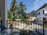 Mountain View chaloklum 2 bed house 查洛兰海滩附近的飯店