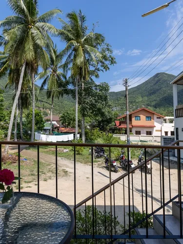 รูปภาพของบ้านพักแบบชาเลต์ 2 ห้องนอน วิวภูเขา ที่บ้านโฉลกหลำ
