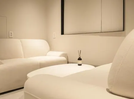 Jh Blossom Capsule and Cabin Hotel