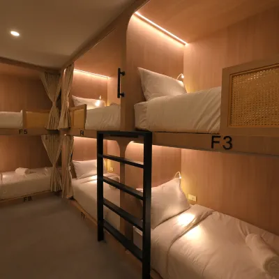 Yen Hostel & Smoothies Silom Các khách sạn gần Trung tâm Thaniya