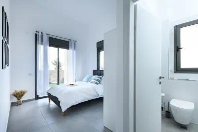 Awesome 4-bedroom Apartment Next to Achziv Beach Hotels in Gesher HaZiw