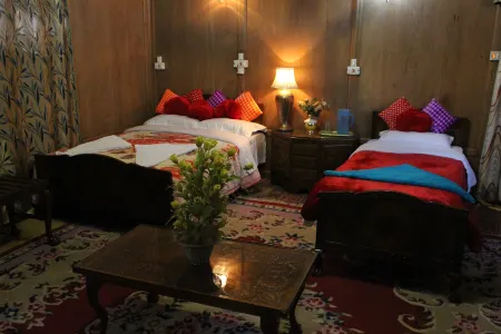 Chicago Group of Houseboats