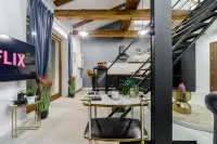 Lumina spacious 2-levels apart Hotels in 