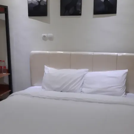 Hotel O Kost Reski 1 Near Pasar Rakyat Limbung Hotels in Gowa
