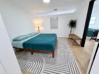 Modern Lux king Suite, Minutes To Lido Beach + DT.