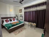 Hotel Paradise Inn โรงแรมในกัตรัช