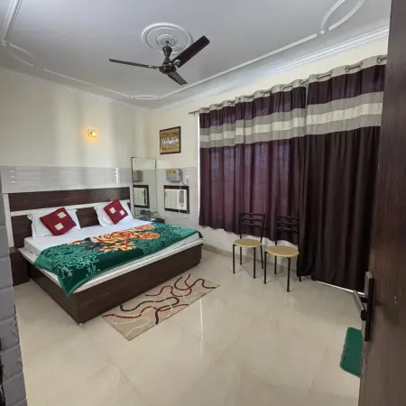 Hotel Paradise Inn