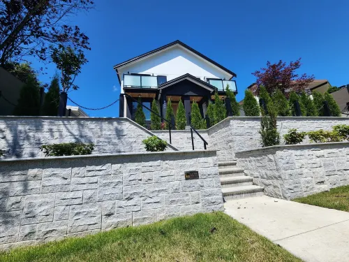 Luxury 3-Bedroom Home Modern Retreat in Vancouver