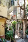 Homestay CHAT | Train Street Apartments | Old Quarter Edge - parkir