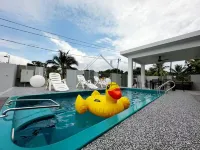 Port Dickson Pool Villa - TwentyFour.7 - Villaer