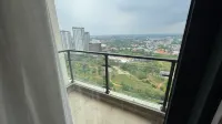 Cozy 2BR sky house near aeon bsd