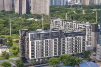 2BR Luxury Lower Penthouse in Mckinley West