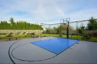 Luxury 2-Bed Suite /Private Bath/Near YVR/Free Parking