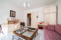 Newly-renovated apartment 1 (bedroom+living room) - Pet friendly