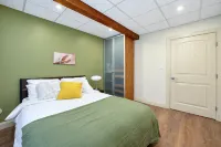 Cozy Two-Bedroom Suite - Balkoner