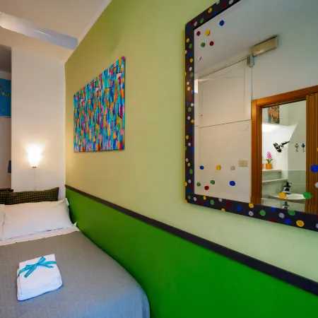 Carmelina Tiny Village Room Отели рядом с достопримечательностью «Пляж Феджина»