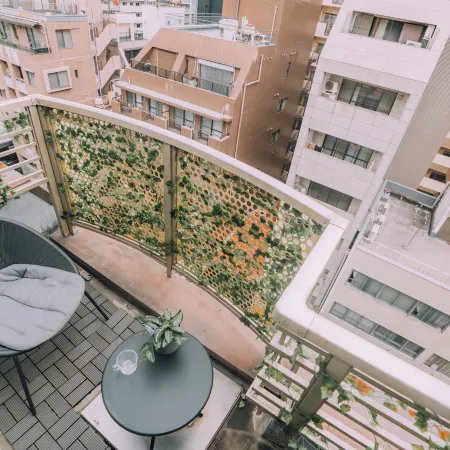 Minimalist Loft 99: Namba Compact Studio & 24/7 Gym