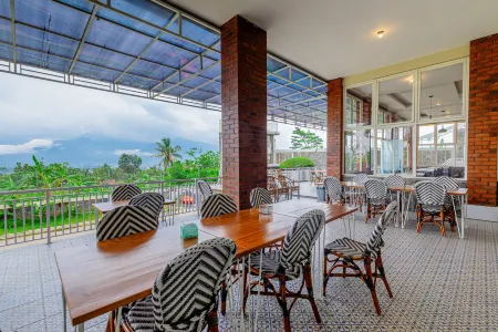 Hotel Griya Katarina Отели рядом с достопримечательностью «Ambarawa Railway Museum»