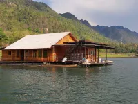 The Floating Lake House Hotels near Jogkradin Waterfall