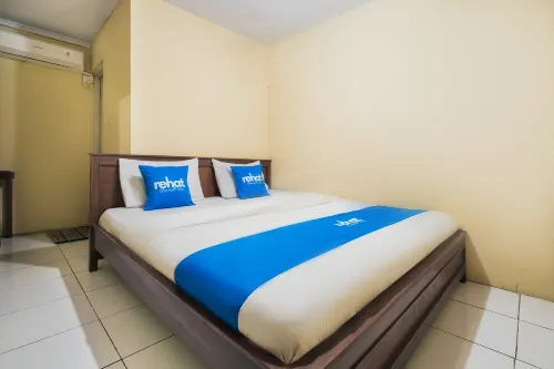 Rehat at Assalam Guest House Syariah - 2-Star