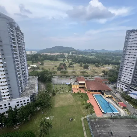 Melaka D'savoy Afamosa Resort for 12PAX Pool View by BeeStay Hotels in Pegoh