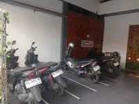 Kost Exclusive Omah Sinten Palagan - parkir