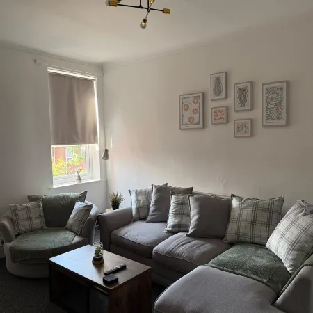 Family & Contractor Stay | Sleeps 6 | Free Parking