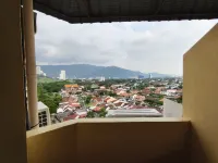 M.Court Homestay Near Lam Wah Ee Hospital - Хоумстей