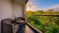 Embassy Gardens Studio with Pool & Gym - pet friendly