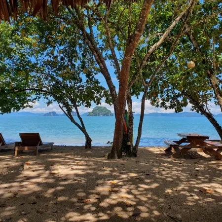 Melina's Beachfront Bungalows and Villa