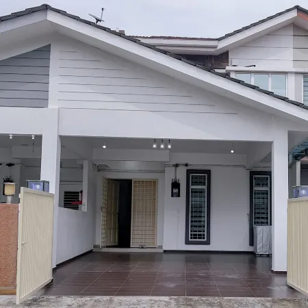 18 Pax New Stylish Semabok 4Br House 5 mins to town