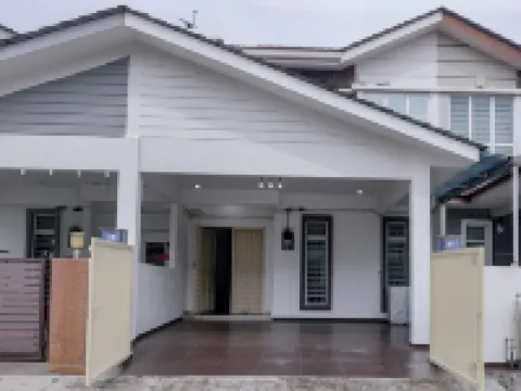18 Pax New Stylish Semabok 4Br House 5 mins to town