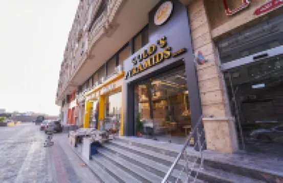 Gold's Pyramids Hotel