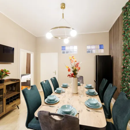 Deluxe Suite near Messe Berlin 8 Guests 2 Bathroom