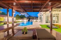 Moon Shade Pool Villa Pattaya - สระว่ายน้ำส่วนตัว