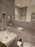 Modern 1-Bed Penthouse — Steps from Old Trafford