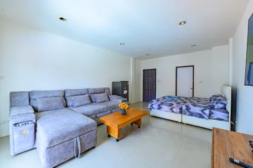 R&B hostel apartments and sports bar -  โฮสเทล