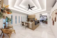 42Pax: 13BR Thai Villa | Luxury Vacation @ PJ
