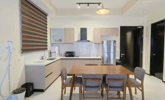 Leisure City NightView 2BR Urban Suites Georgetown