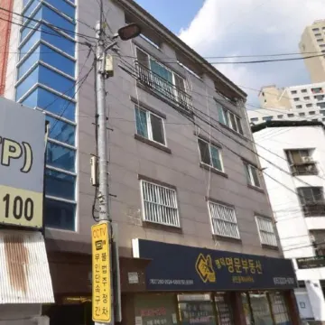 [StayHOYA] 3min from Myeongdeok Station｜Heart of Daegu｜Late 1PM Checkout｜Free Parking