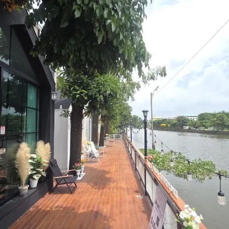 Grace Riverfront Отели рядом с достопримечательностью «Ват Плуксаттха»