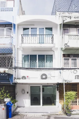 รูปภาพของNitichai place, Cozy 3-Storey Sukhumvit Stay