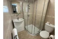 OYO Woodville Lodge Leeds