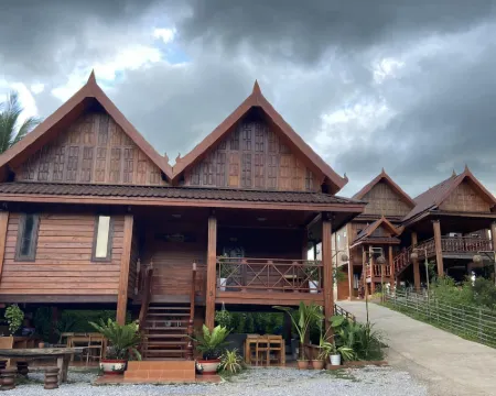 Vangnamthip Meung Feung Hotel Hoteles en Feuang